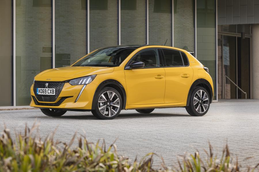  Peugeot 208 GT-Line 2019 года  (UK) (фото 12 из 16)